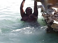 Мені жағажайда